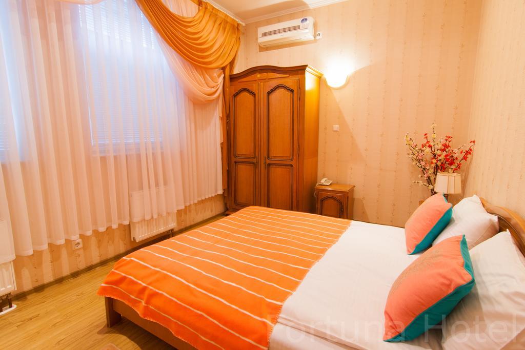 Fortuna Hotel Chisinau Exterior foto