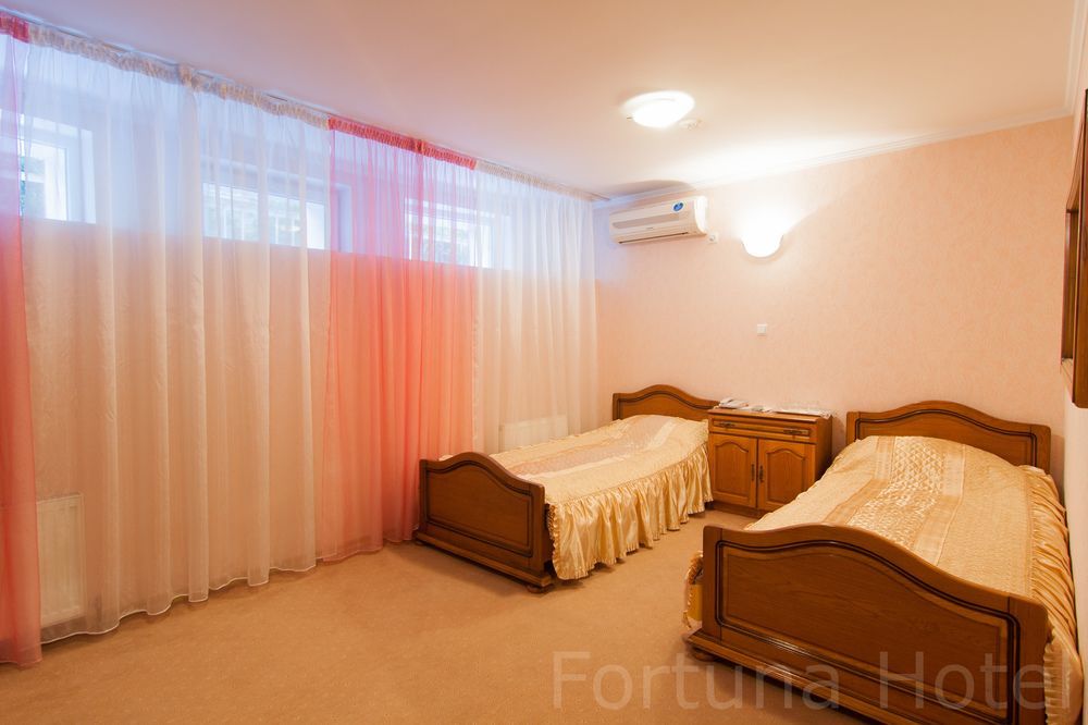 Fortuna Hotel Chisinau Exterior foto
