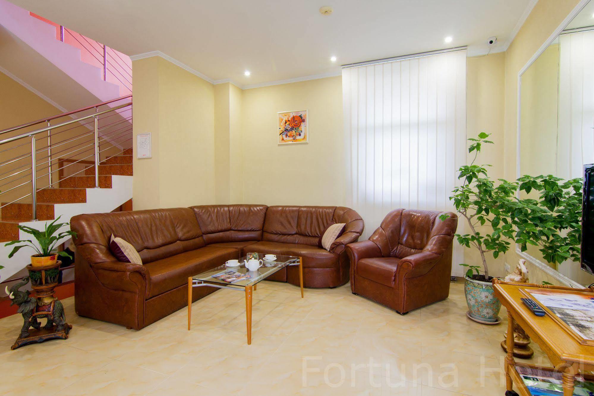 Fortuna Hotel Chisinau Exterior foto