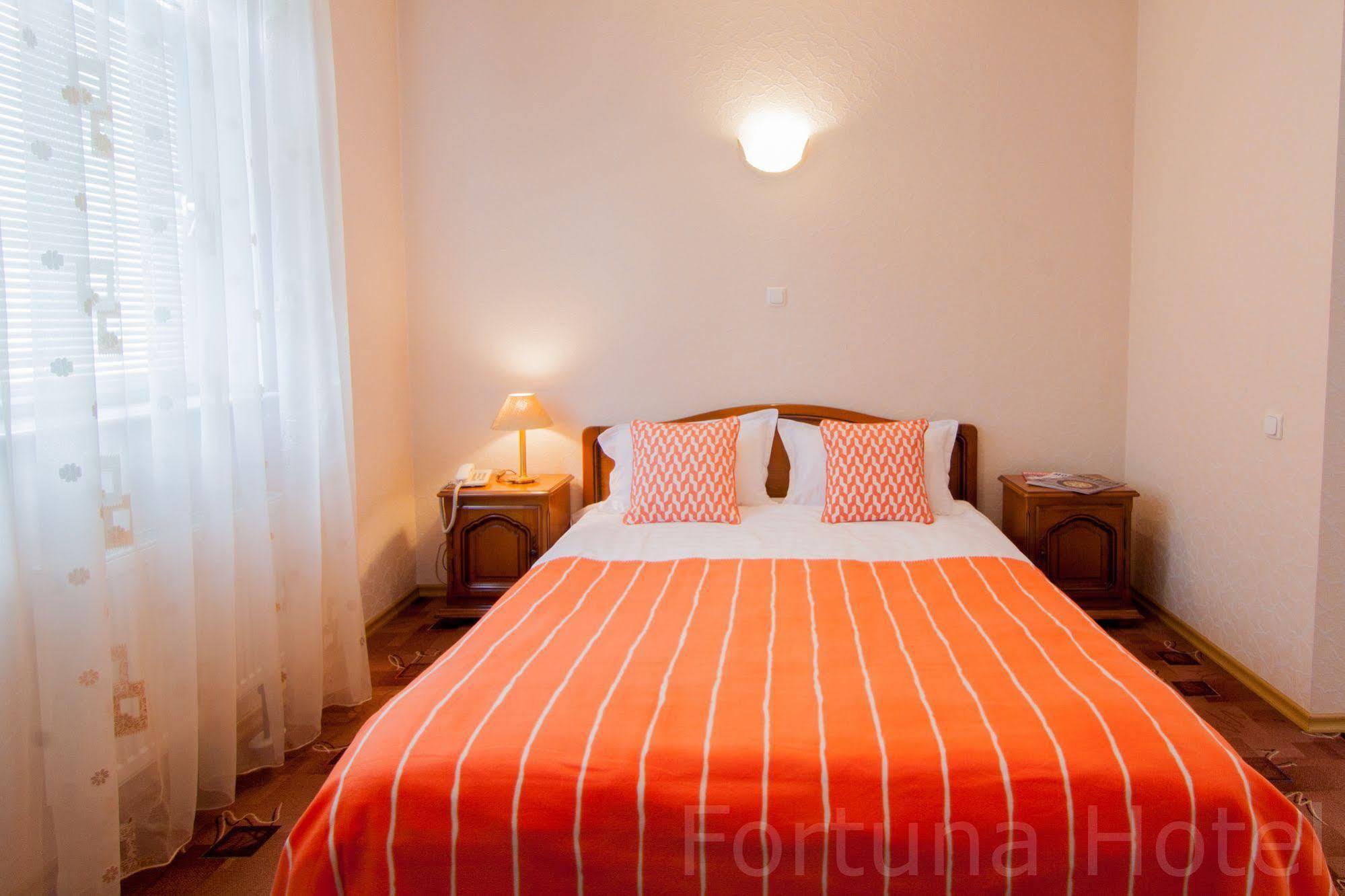 Fortuna Hotel Chisinau Exterior foto