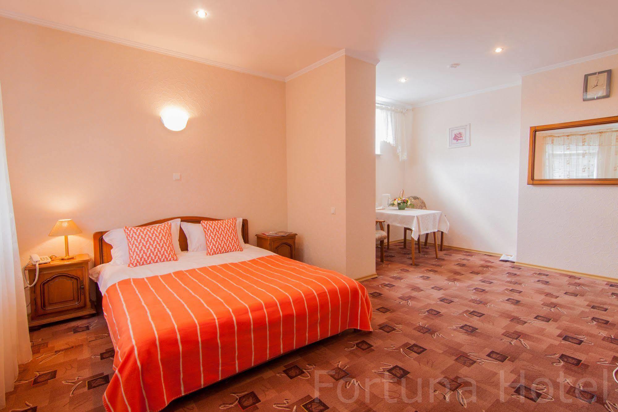 Fortuna Hotel Chisinau Exterior foto