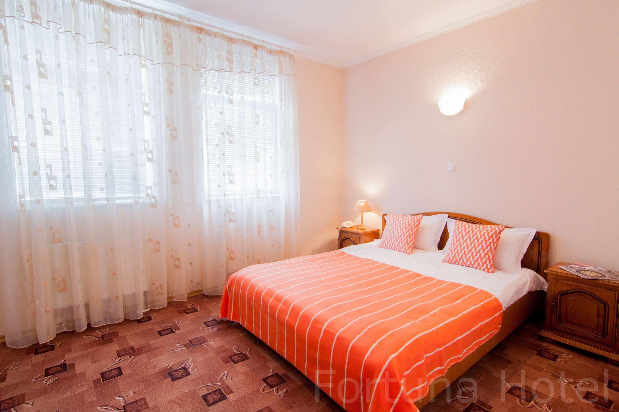 Fortuna Hotel Chisinau Exterior foto