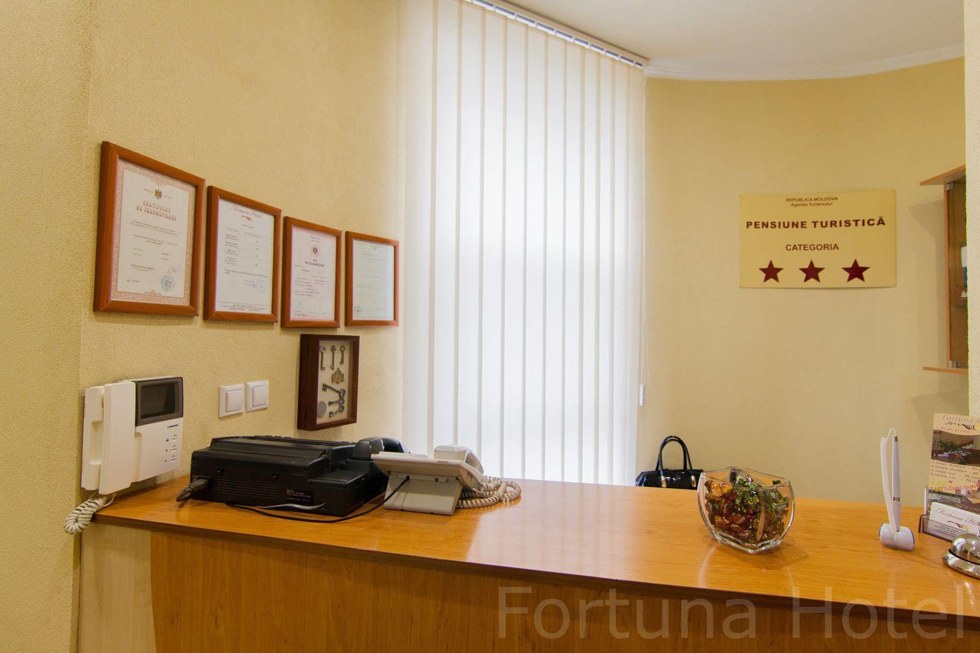 Fortuna Hotel Chisinau Exterior foto