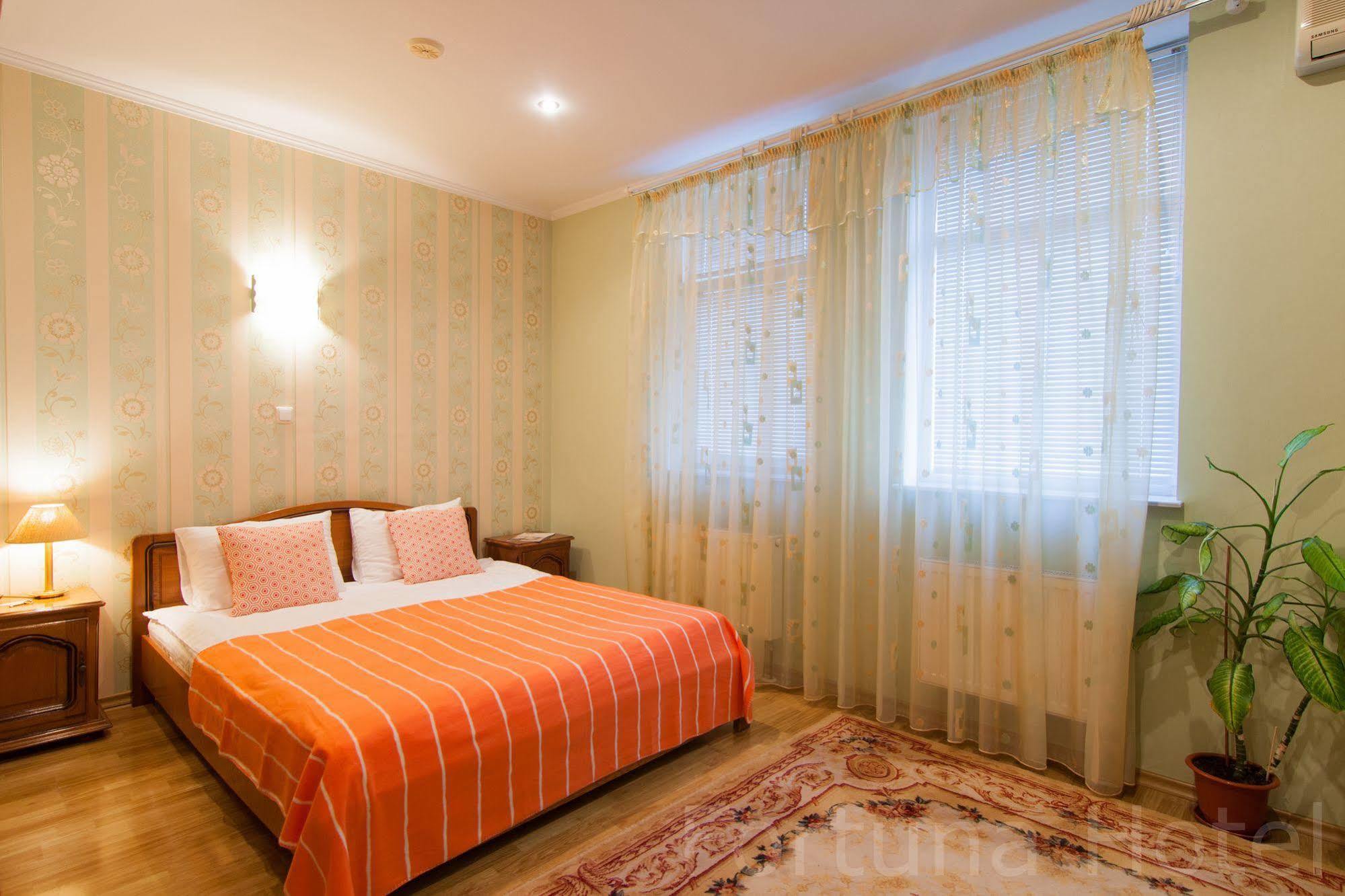 Fortuna Hotel Chisinau Exterior foto