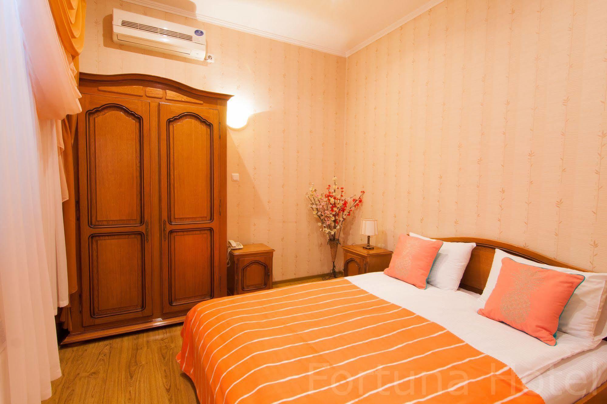 Fortuna Hotel Chisinau Exterior foto